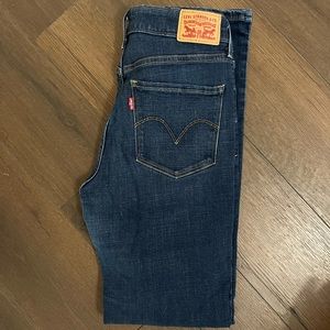 Levi mid rise skinny size 10 jeans
